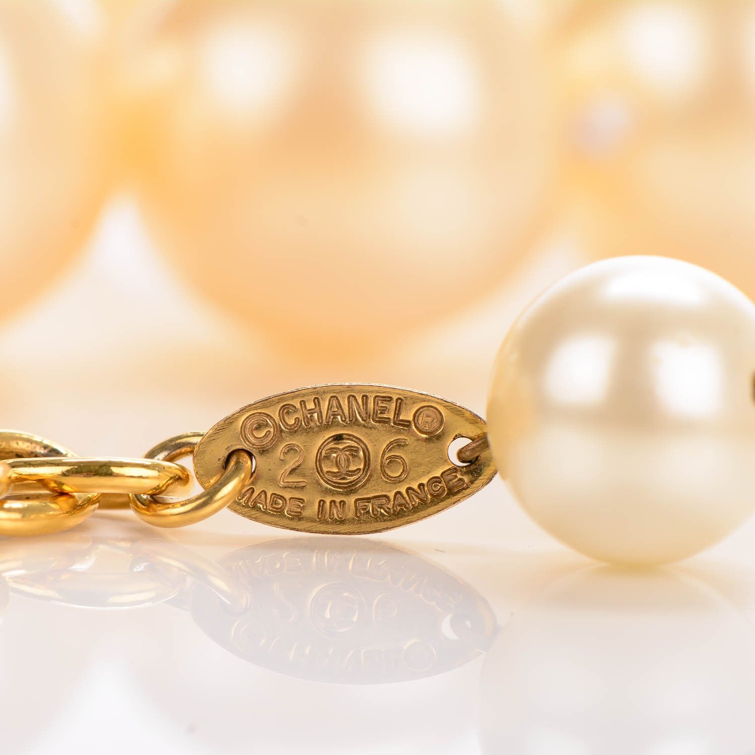 Chanel Pearl Short Necklace Gold 3 of 5