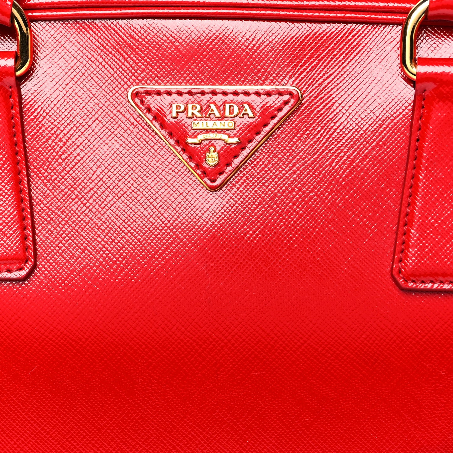 Saffiano Vernice Pyramid Bag Rosso