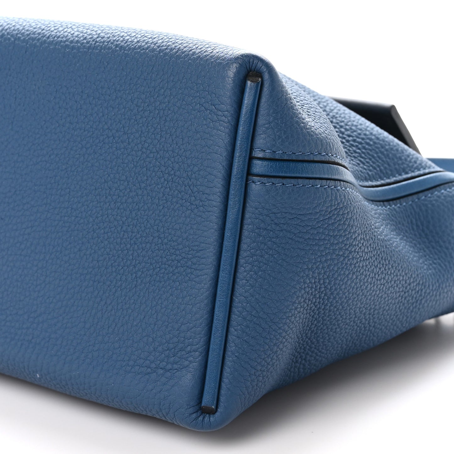 Togo Swift 29 24/24 Deep Bleu Bleu De Prusse