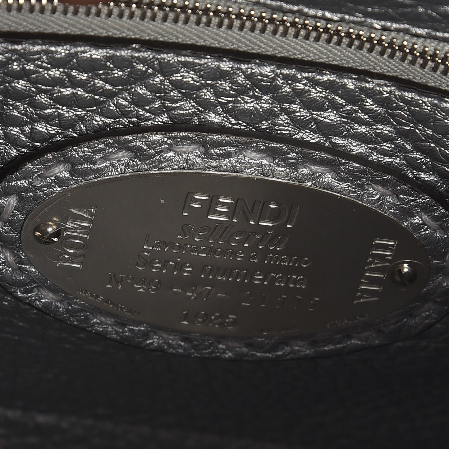 Cuoio Romano Lux Selleria Mini Peekaboo Iconic Satchel Argento