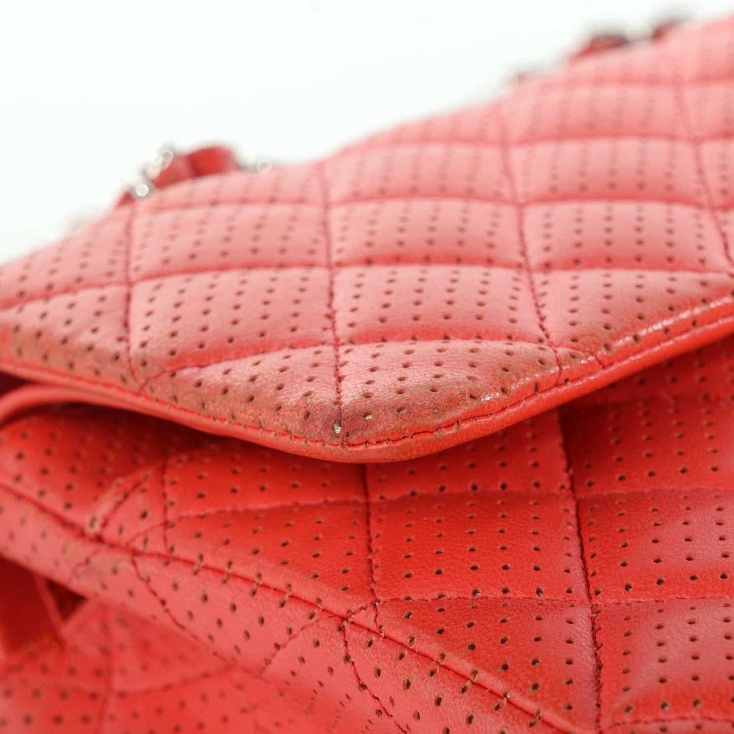 Lambskin Perforated Medium Double Flap Red