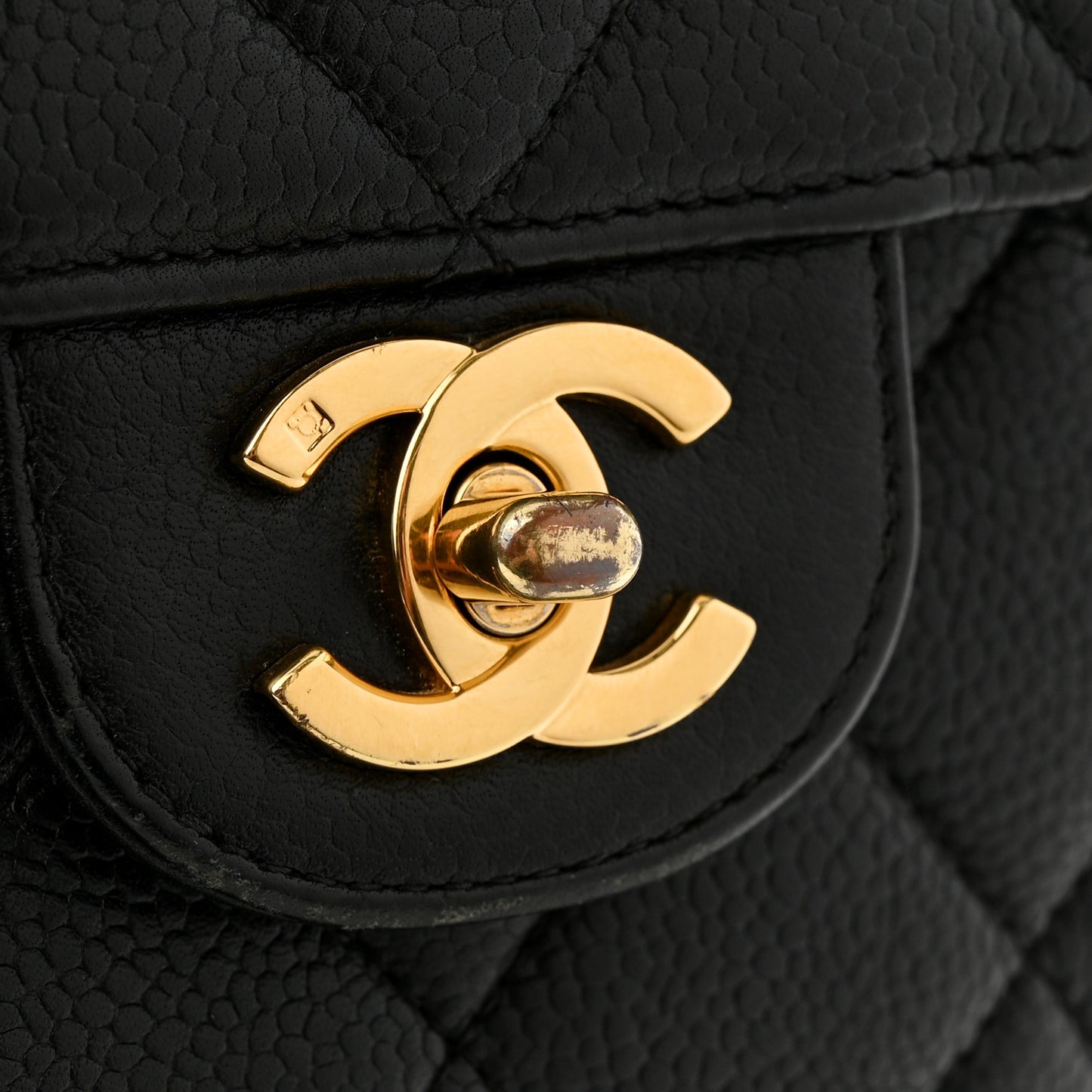 Caviar Quilted Medium Kelly Flap Black