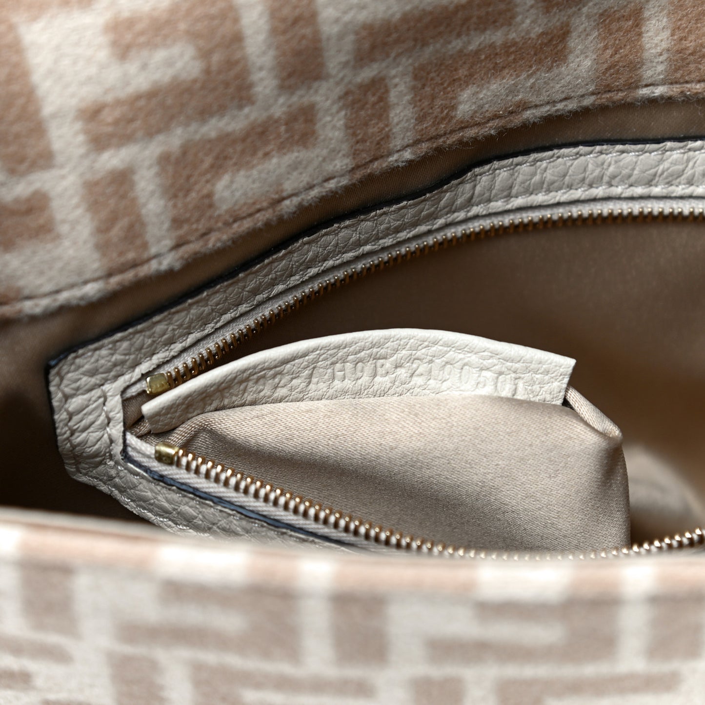 Wool Cuoio Romano Selleria FF 1974 Baguette 1997 Beige Cammello Camelia
