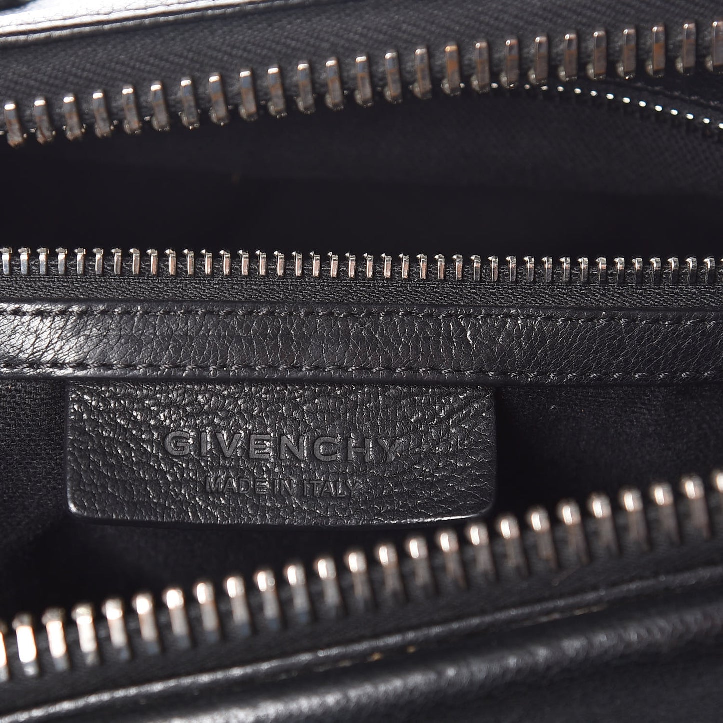 Sugar Goatskin Medium Antigona Black