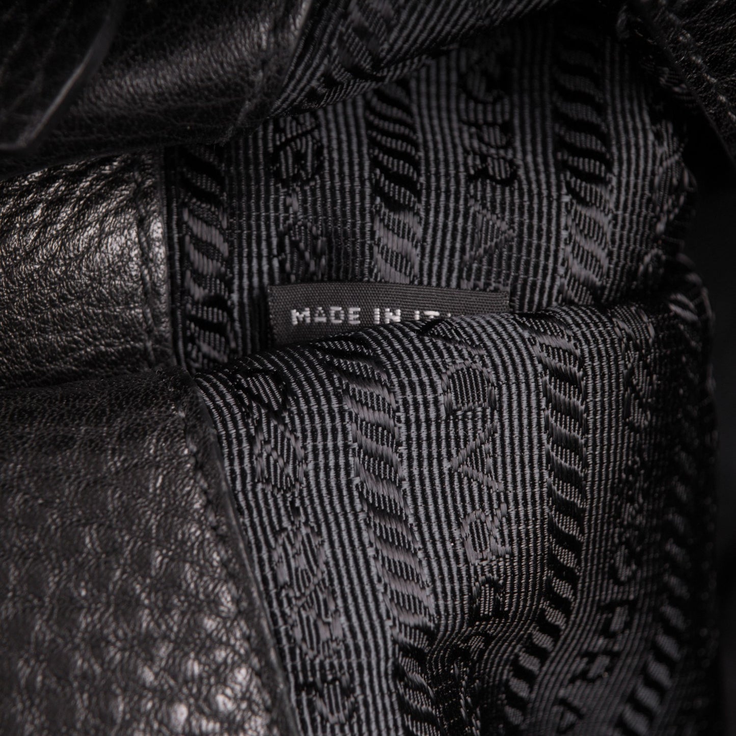 Vitello Daino Tote Nero Black