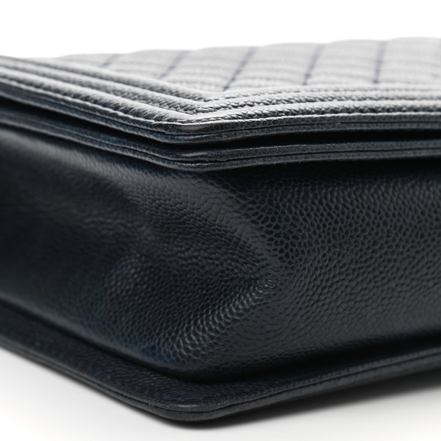 Pearly Caviar Quilted New Medium Boy Flap Navy