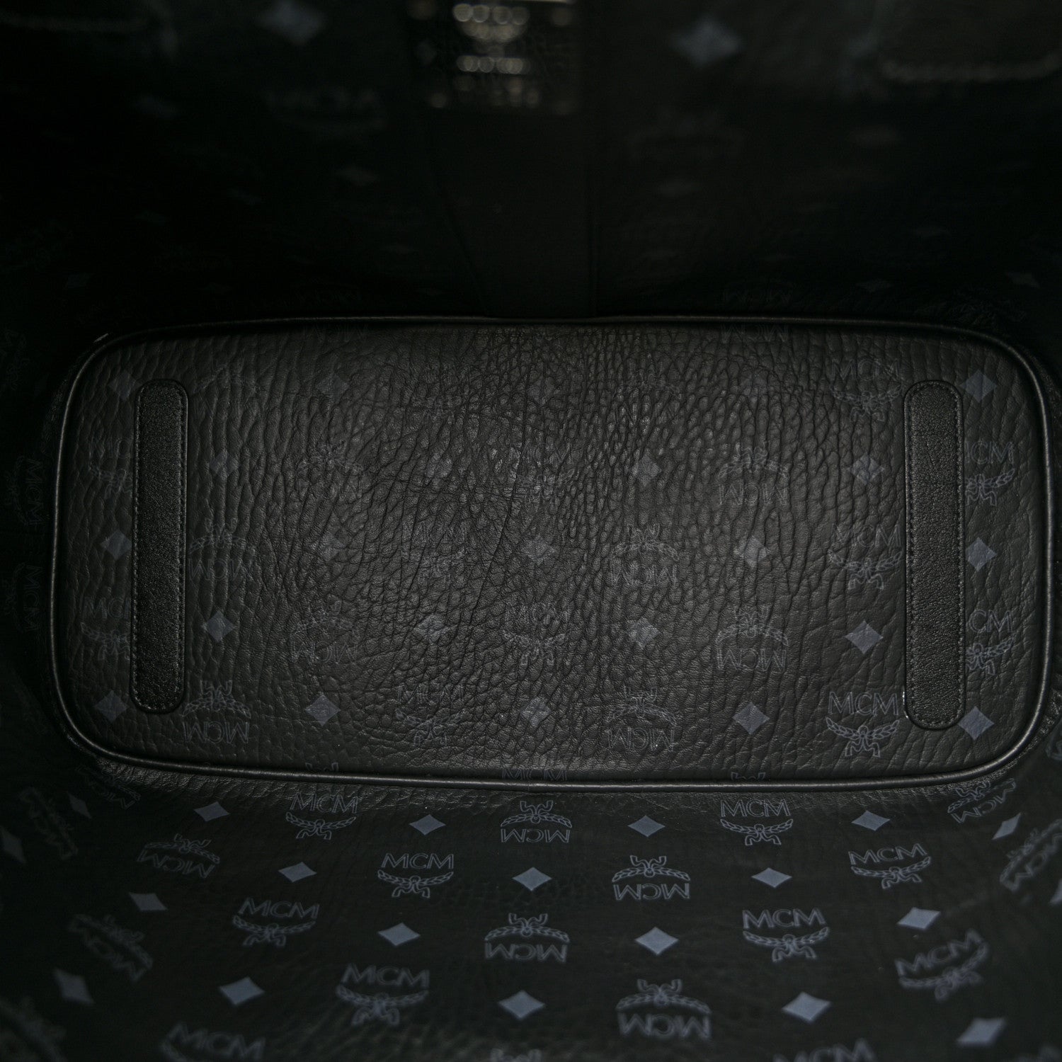 MCM Visetos Medium Liz Reversible Shopper Tote Black 11 of 17