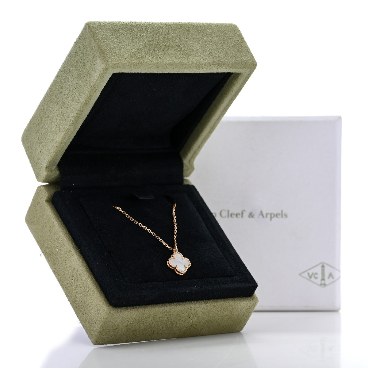 18K Yellow Gold Mother of Pearl Sweet Alhambra Pendant Necklace