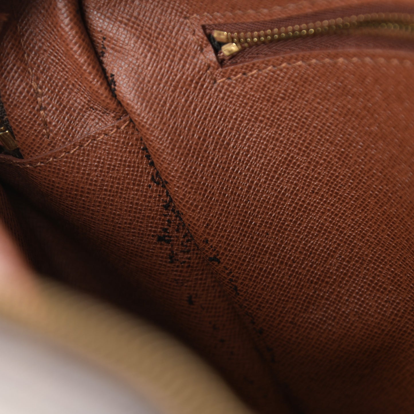Monogram Nil 28