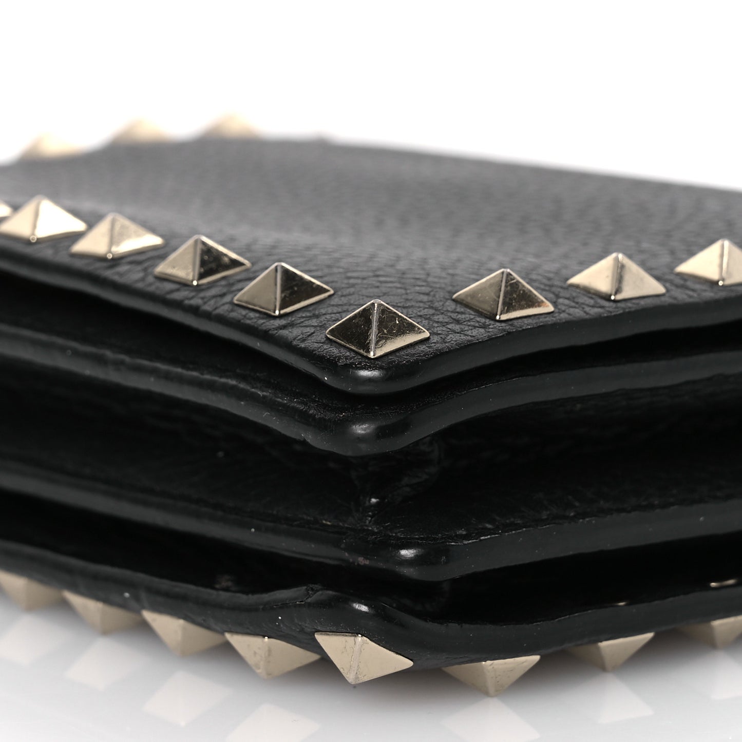 Pebbled Calfskin Rockstud Wallet On Chain Black