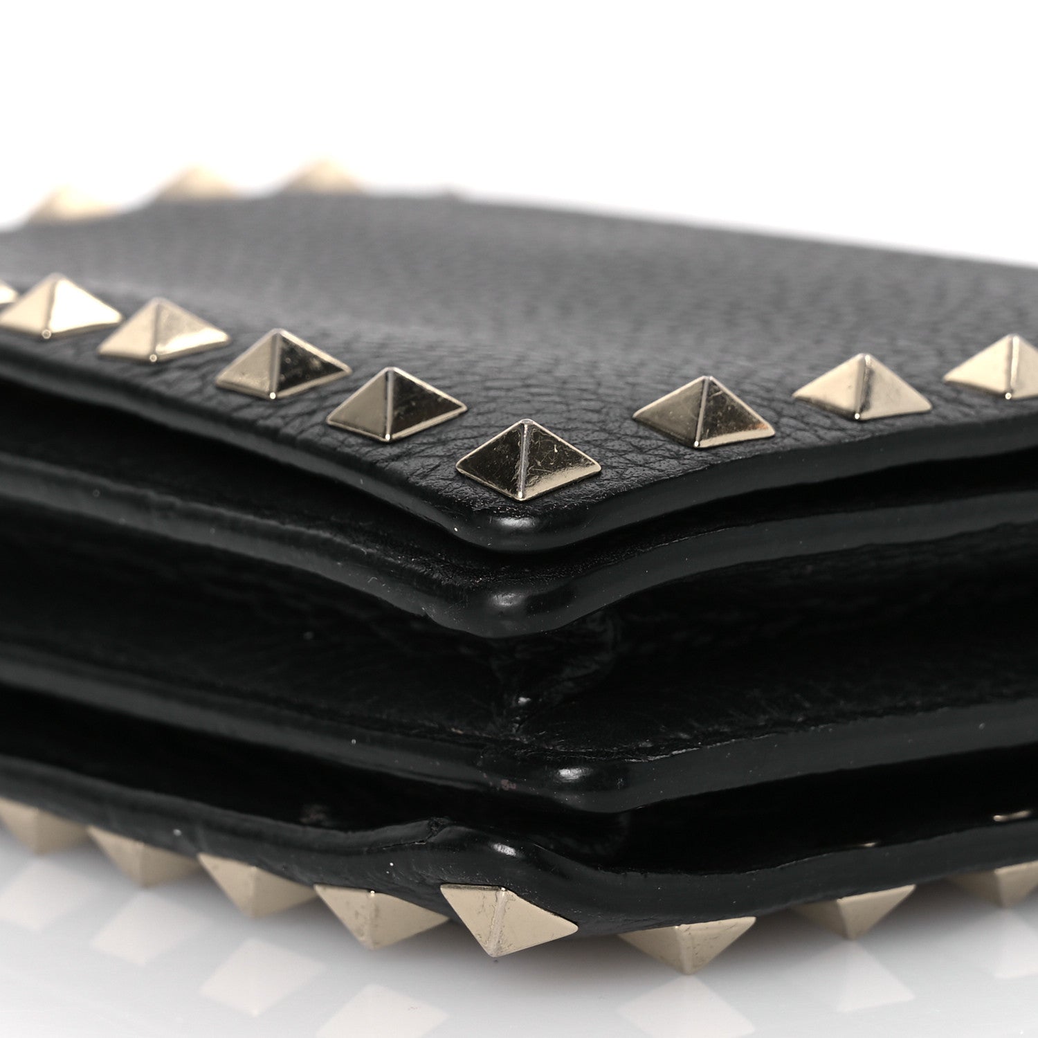Valentino Garavani Pebbled Calfskin Rockstud Wallet On Chain Black 16 of 20