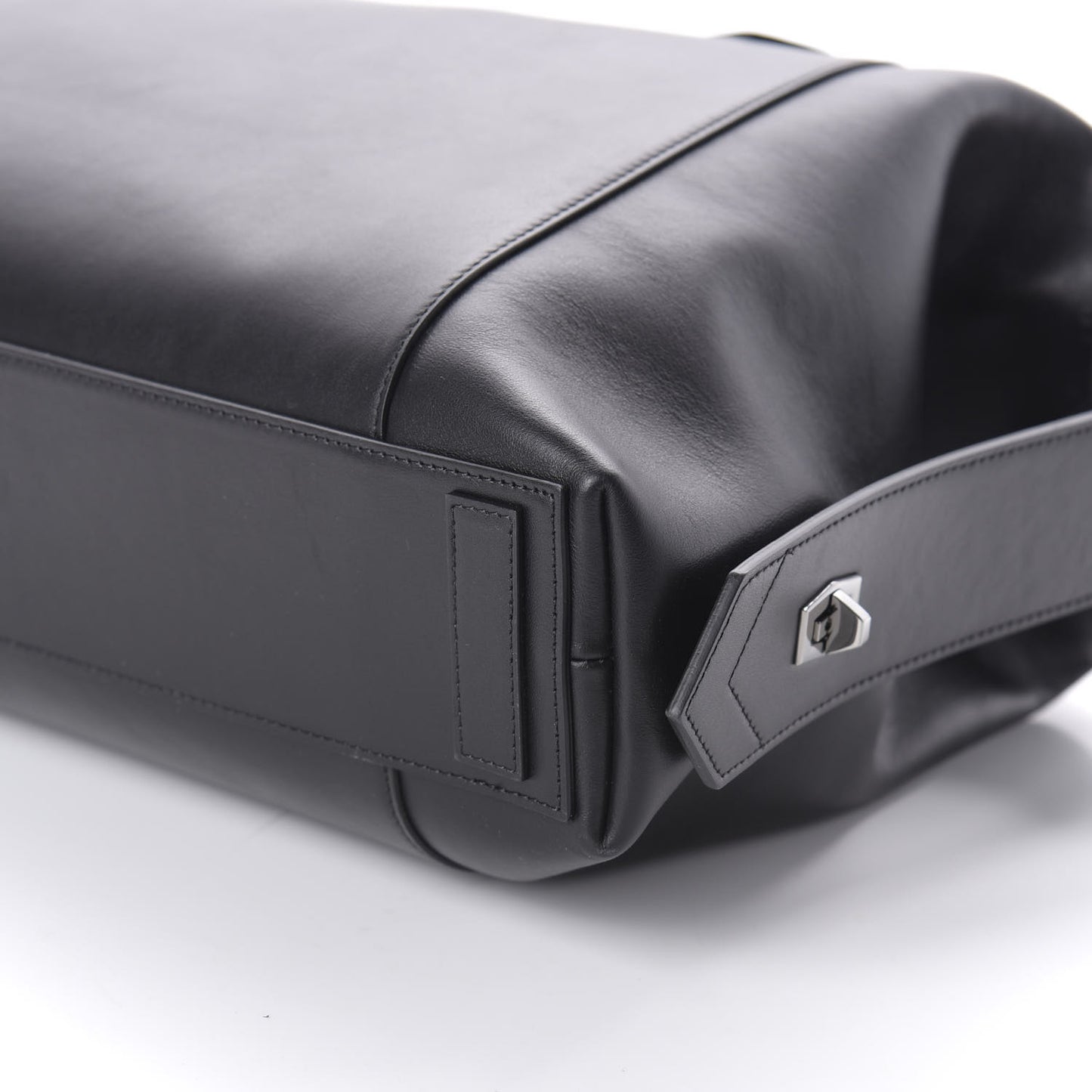 Smooth Calfskin Medium Soft Antigona Black