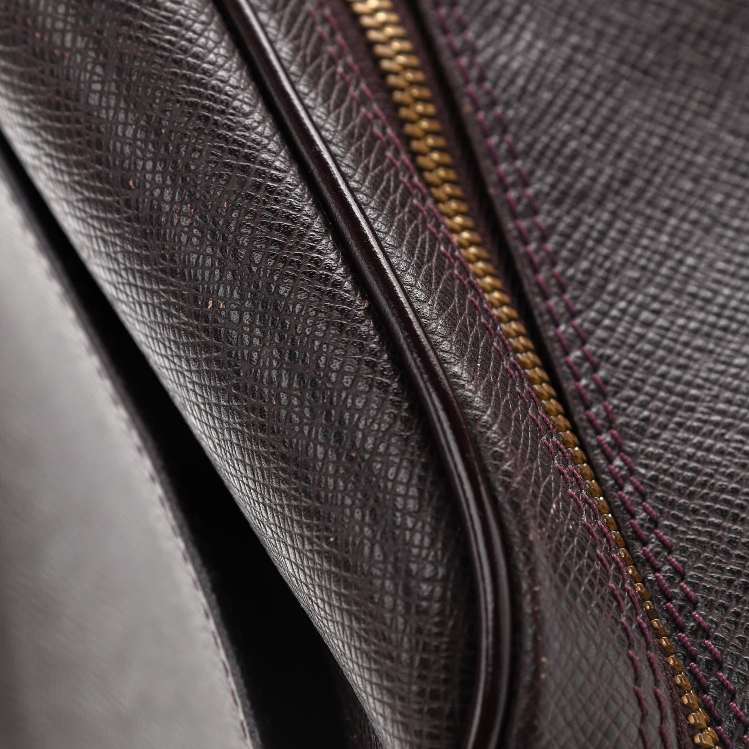 Louis Vuitton Taiga Reporter Messenger Acajou 11 of 14