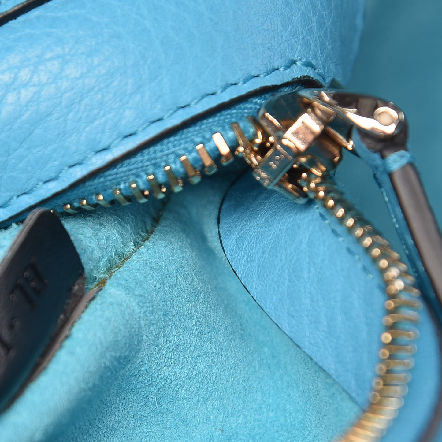 Pebbled Calfskin Medium Rockstud Tote Parrot