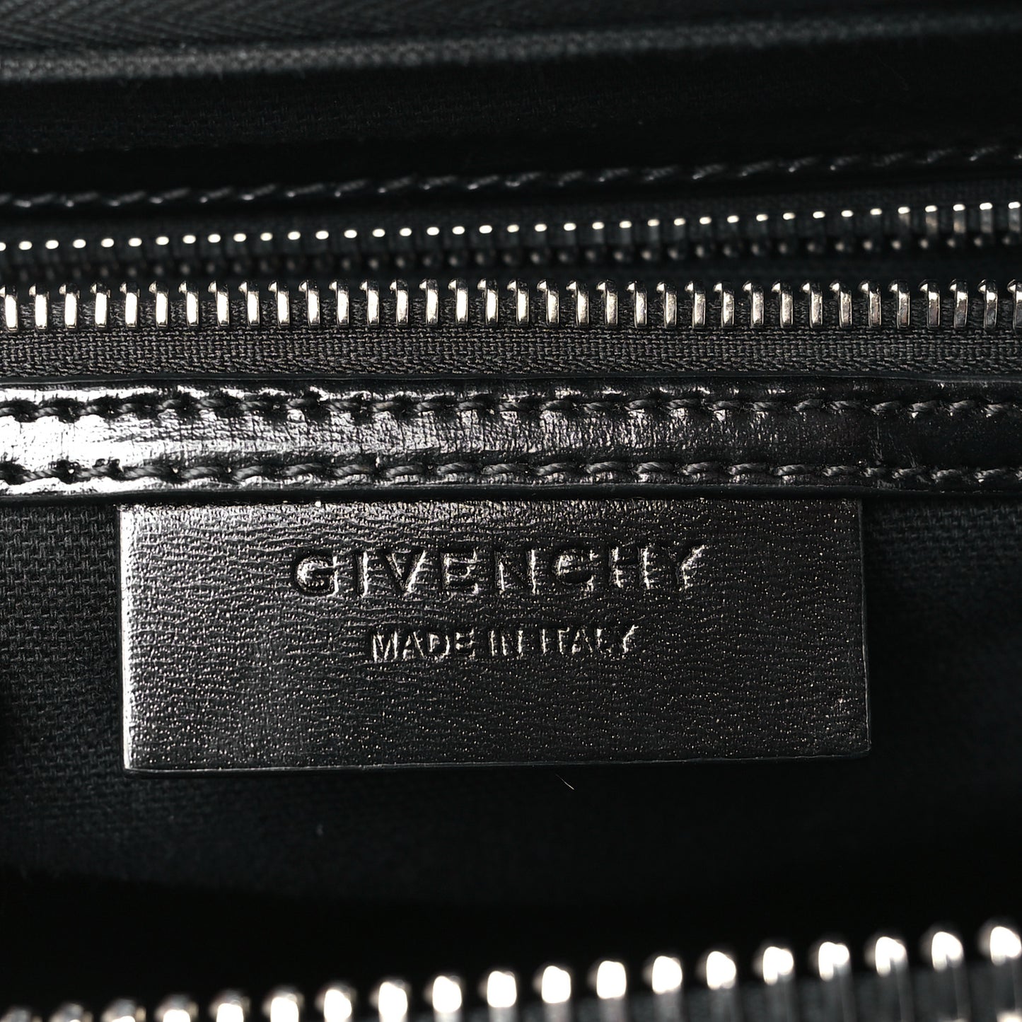 Shiny Lord Calfskin Medium Antigona Black