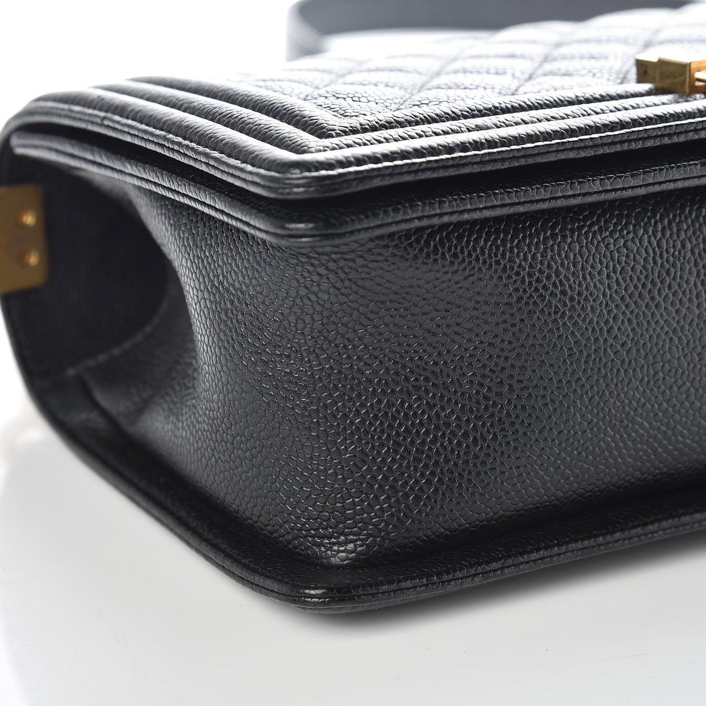 Caviar Quilted Medium Boy Flap Black