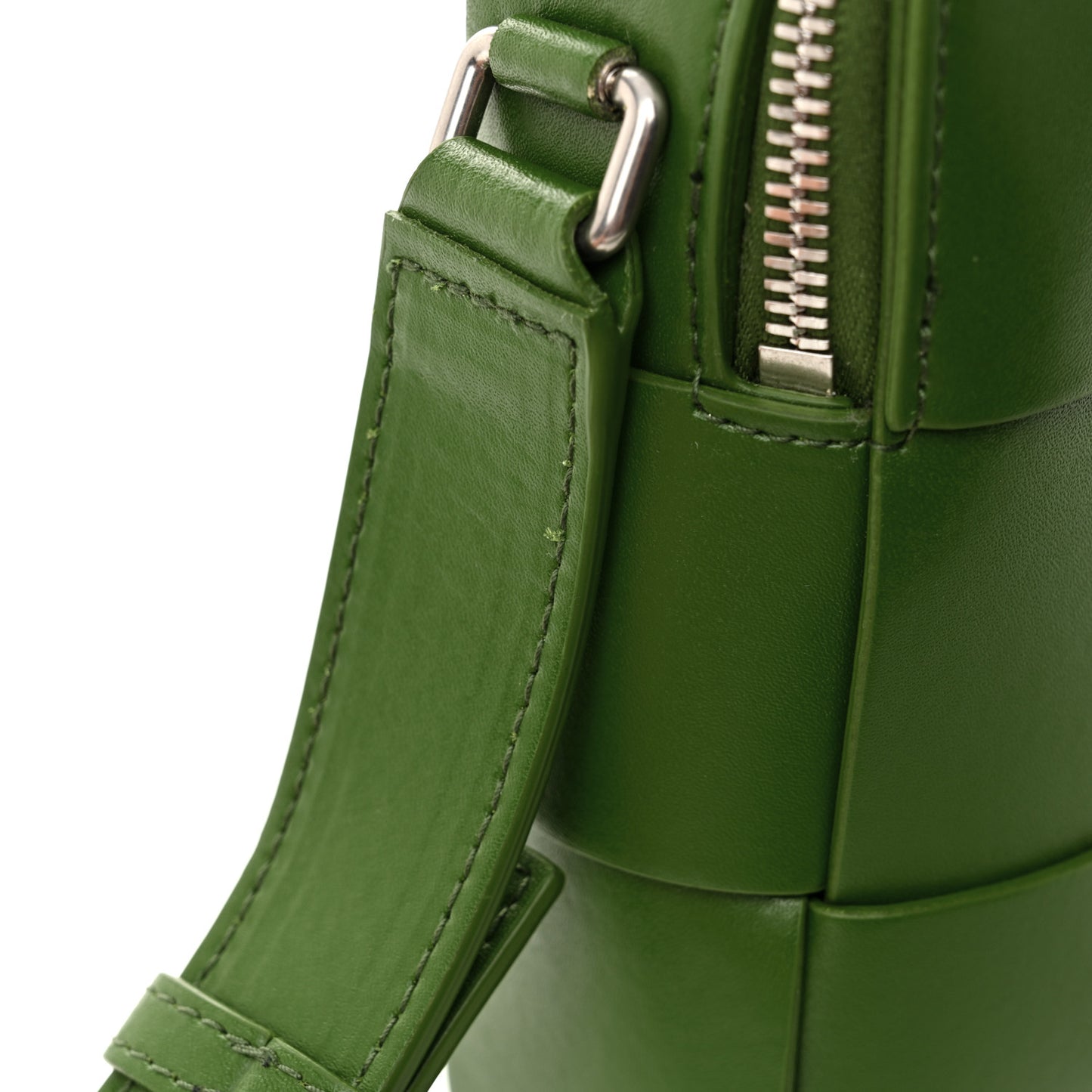 Calfskin Maxi Intrecciato Cassette Camera Bag Avocado