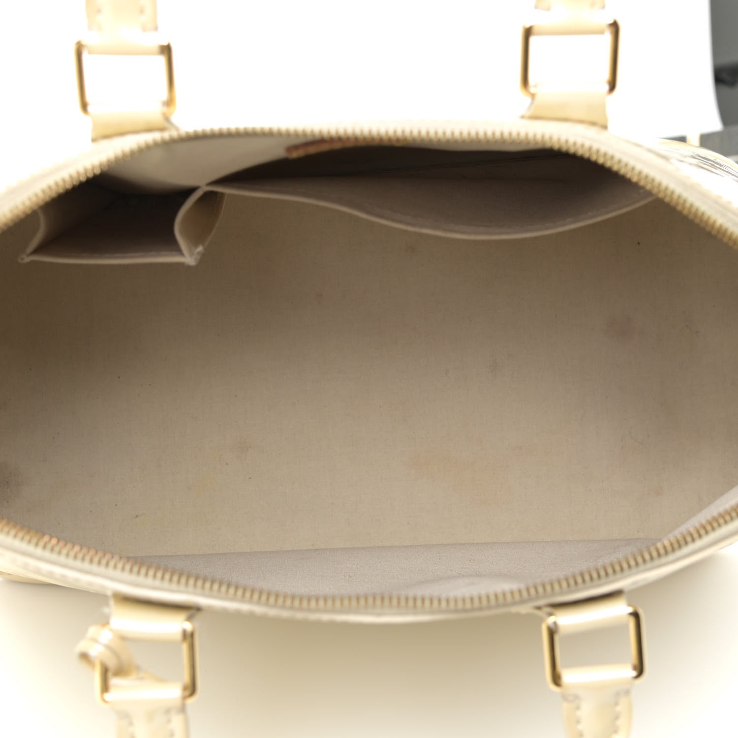 Louis Vuitton Vernis Alma GM Blanc Corail 8 of 21