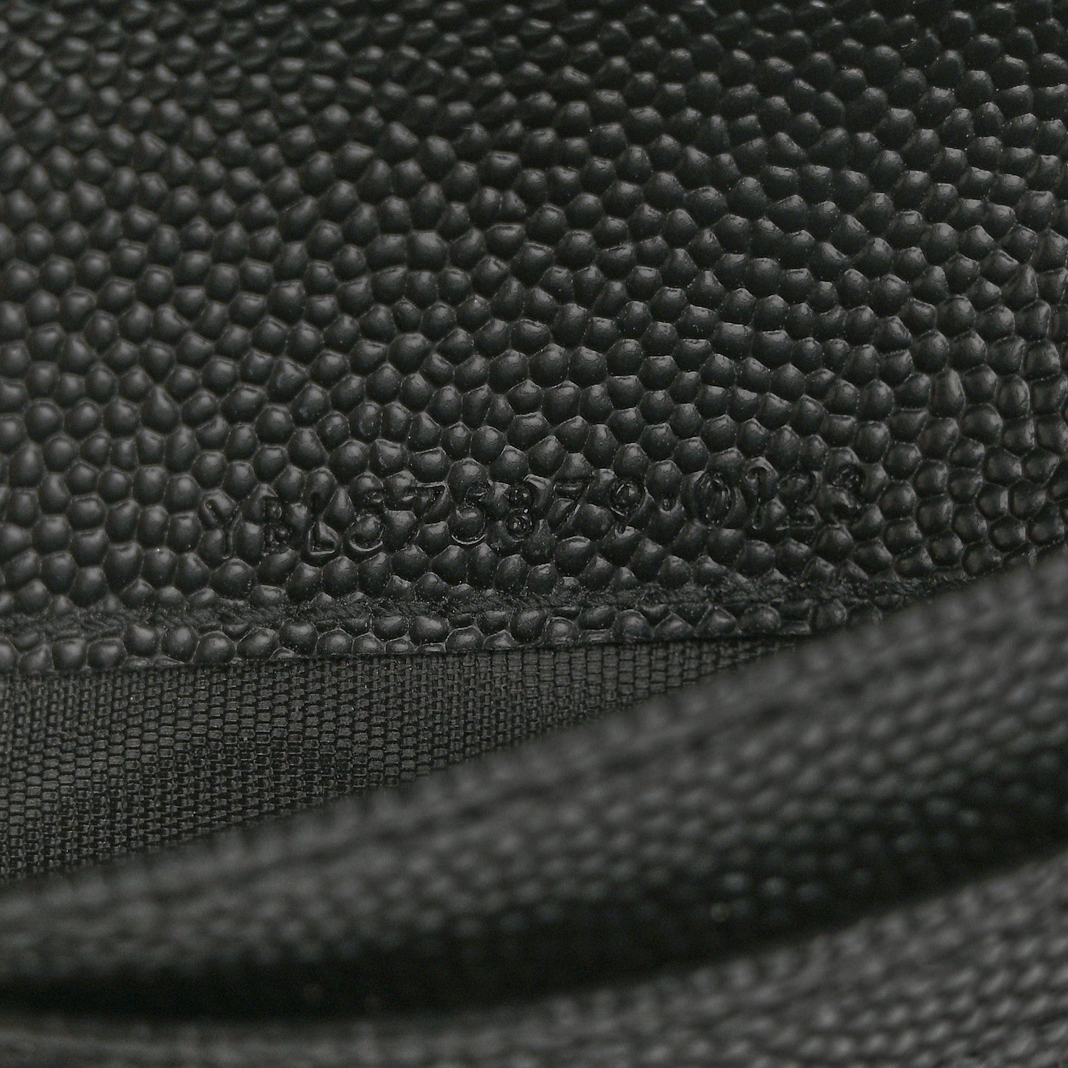 Saint Laurent Grain De Poudre Matelasse Chevron Monogram Zipped Card Case Black 7 of 13