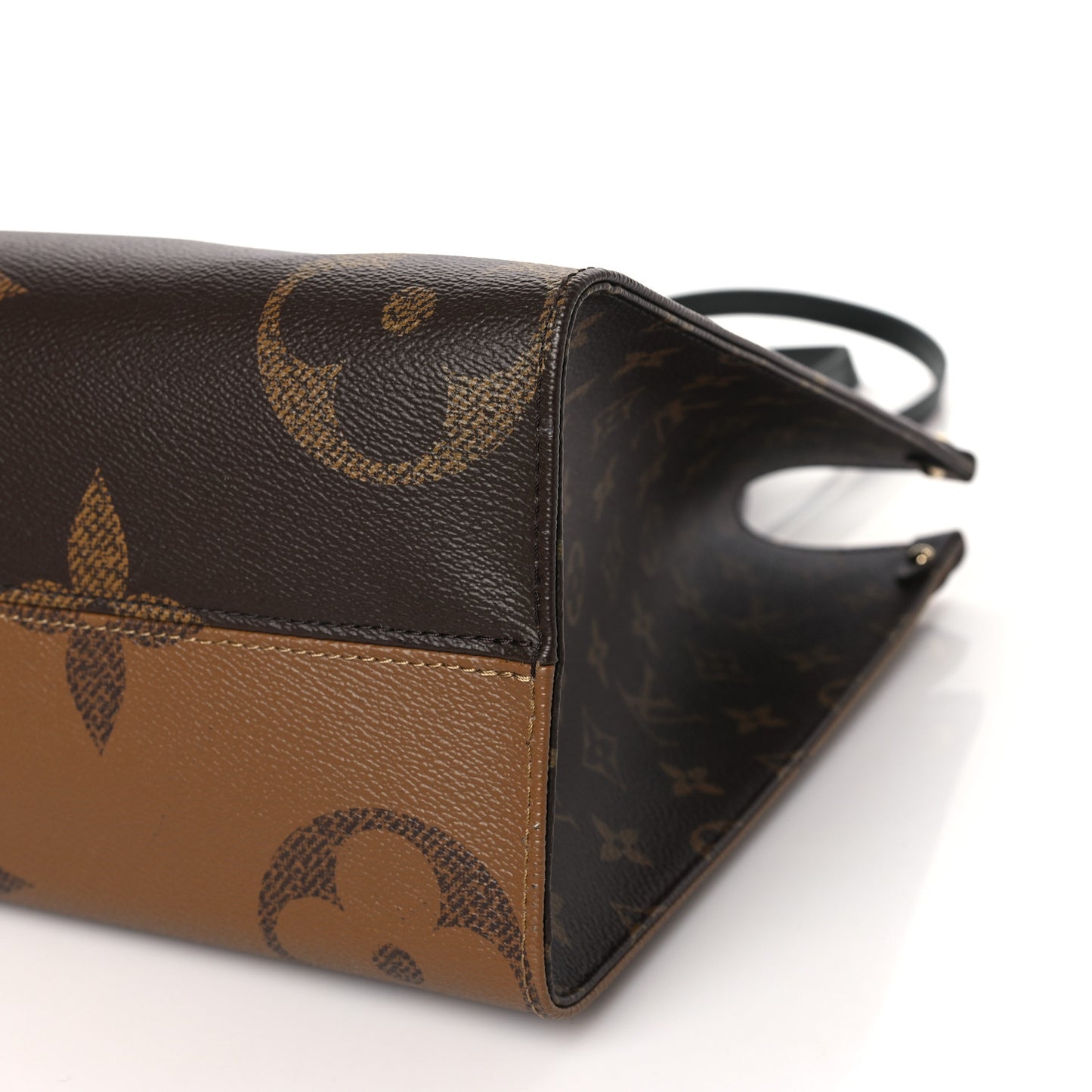 Reverse Monogram Giant Onthego MM