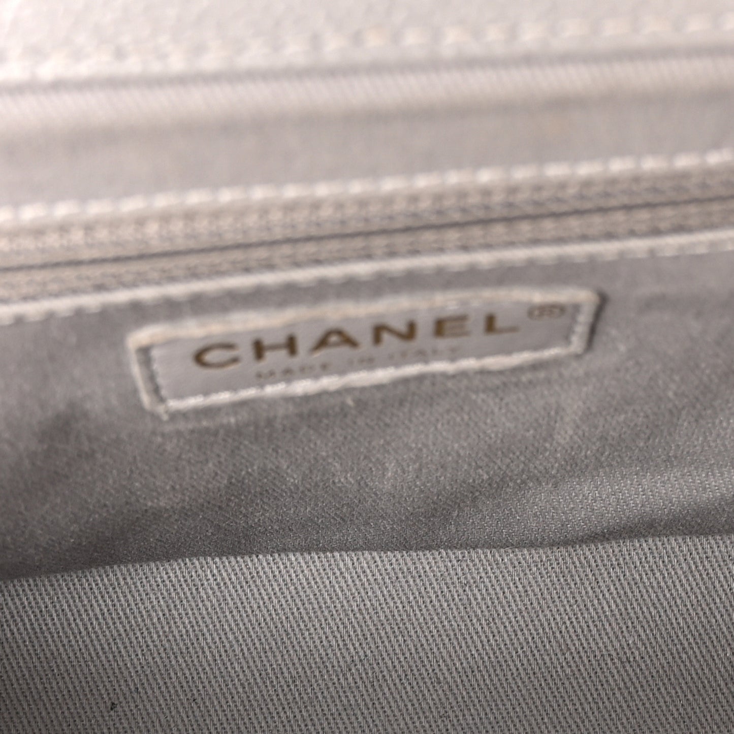 Caviar Quilted Medium Business Affinity Flap Grey