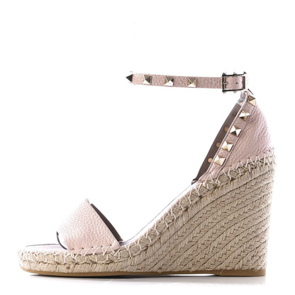 Valentino Garavani Grained Calfskin Rockstud Ankle Strap Espadrille 15/105mm Wedge Sandals 39 Rose Quartz Natural 1 of 9