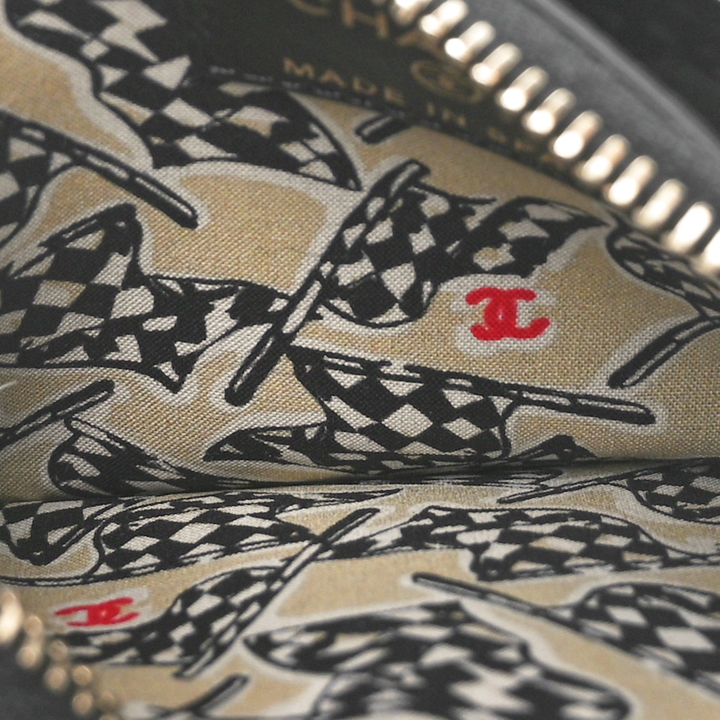 Caviar Quilted CC Zip Card Holder Black