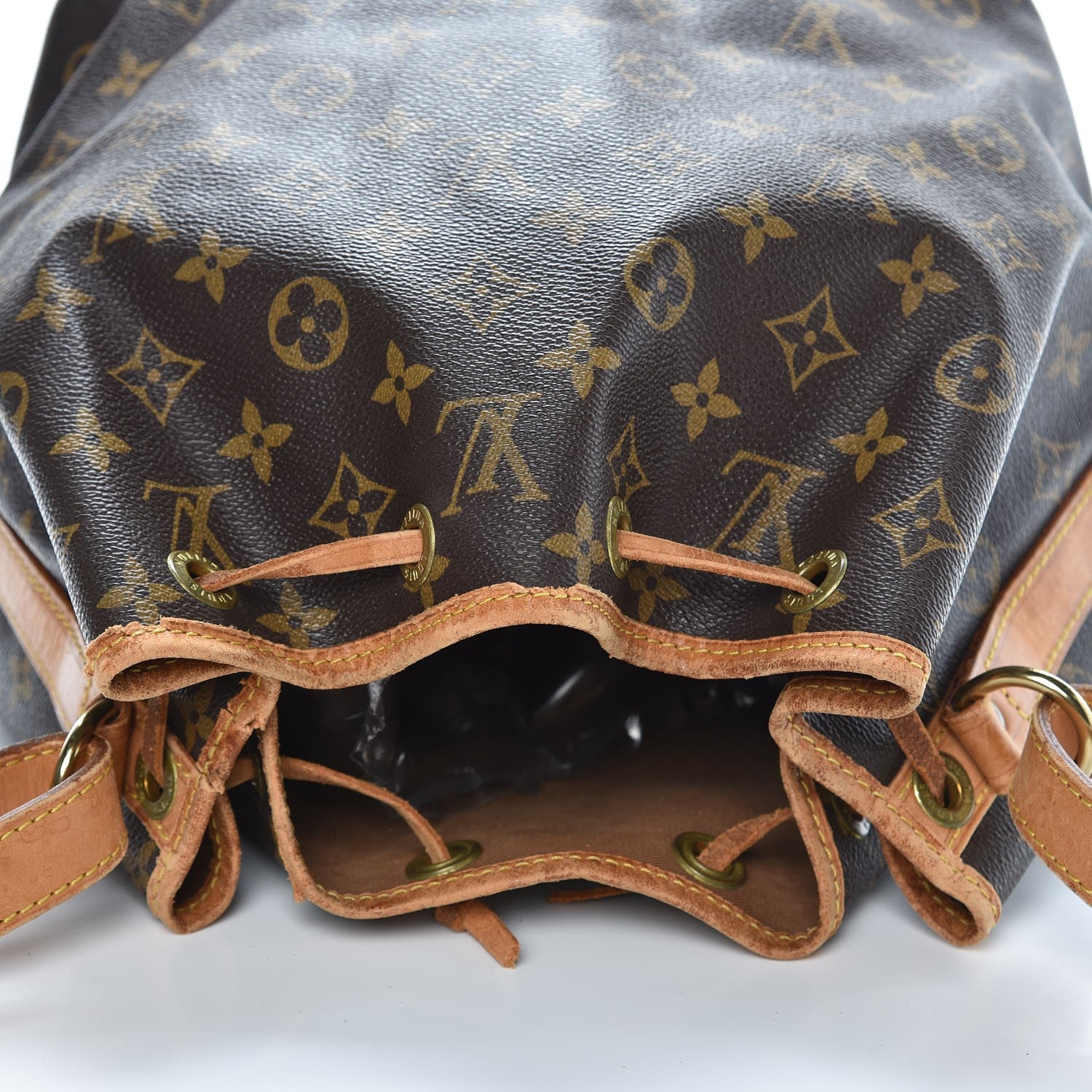Louis Vuitton Monogram Petit Noe 28 of 31
