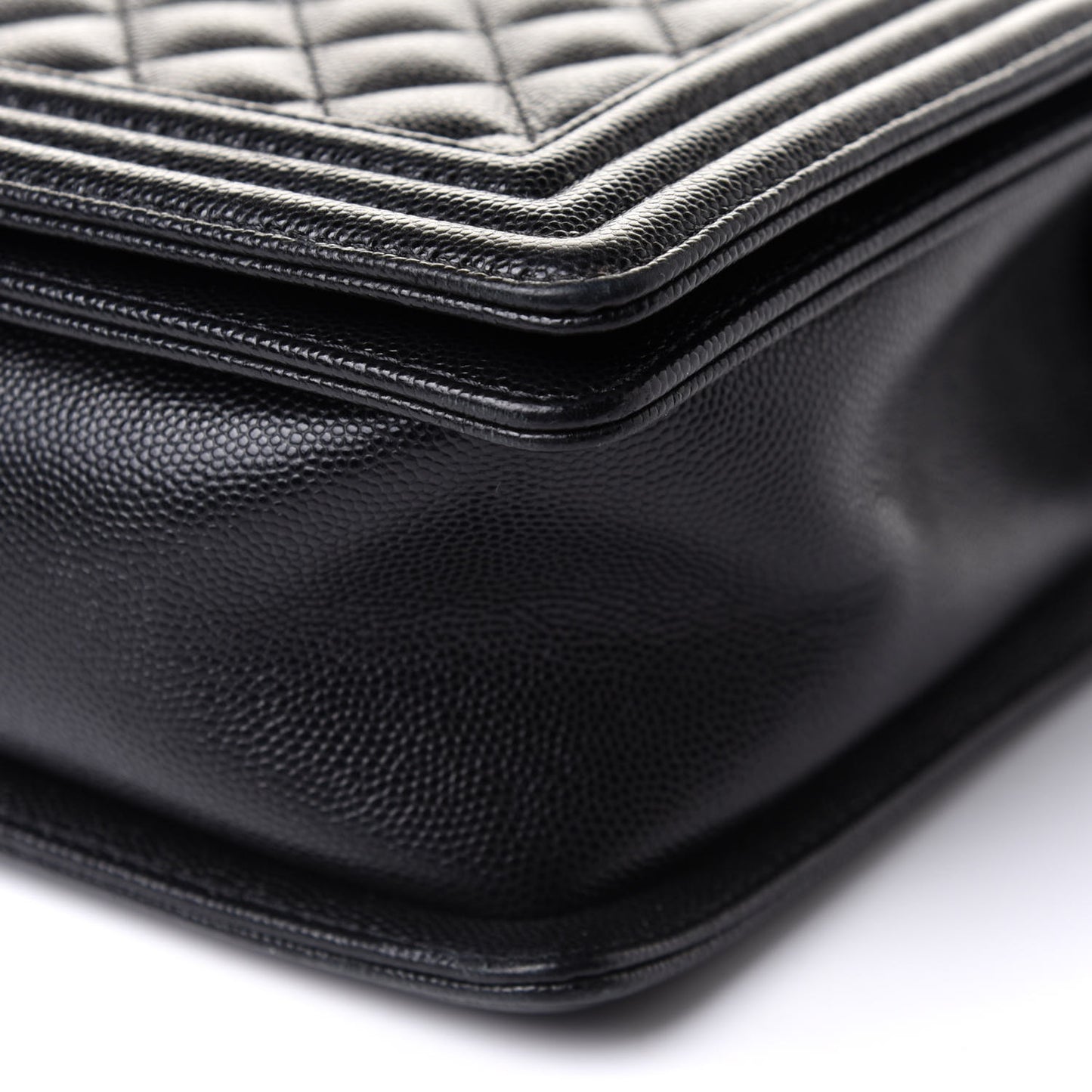 Caviar Quilted New Medium Boy Flap Black