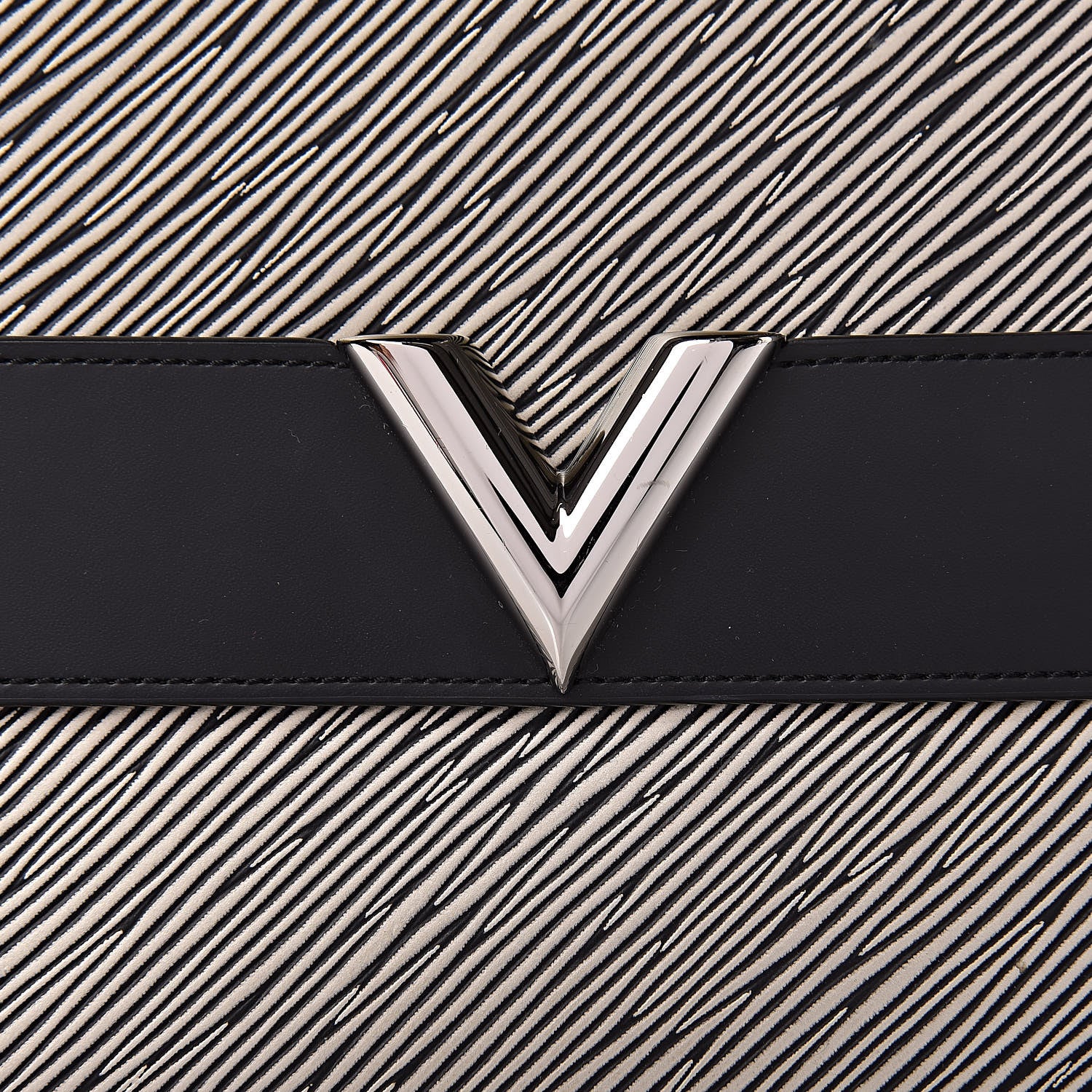 Louis Vuitton Epi Essential V Pochette Platine 8 of 10