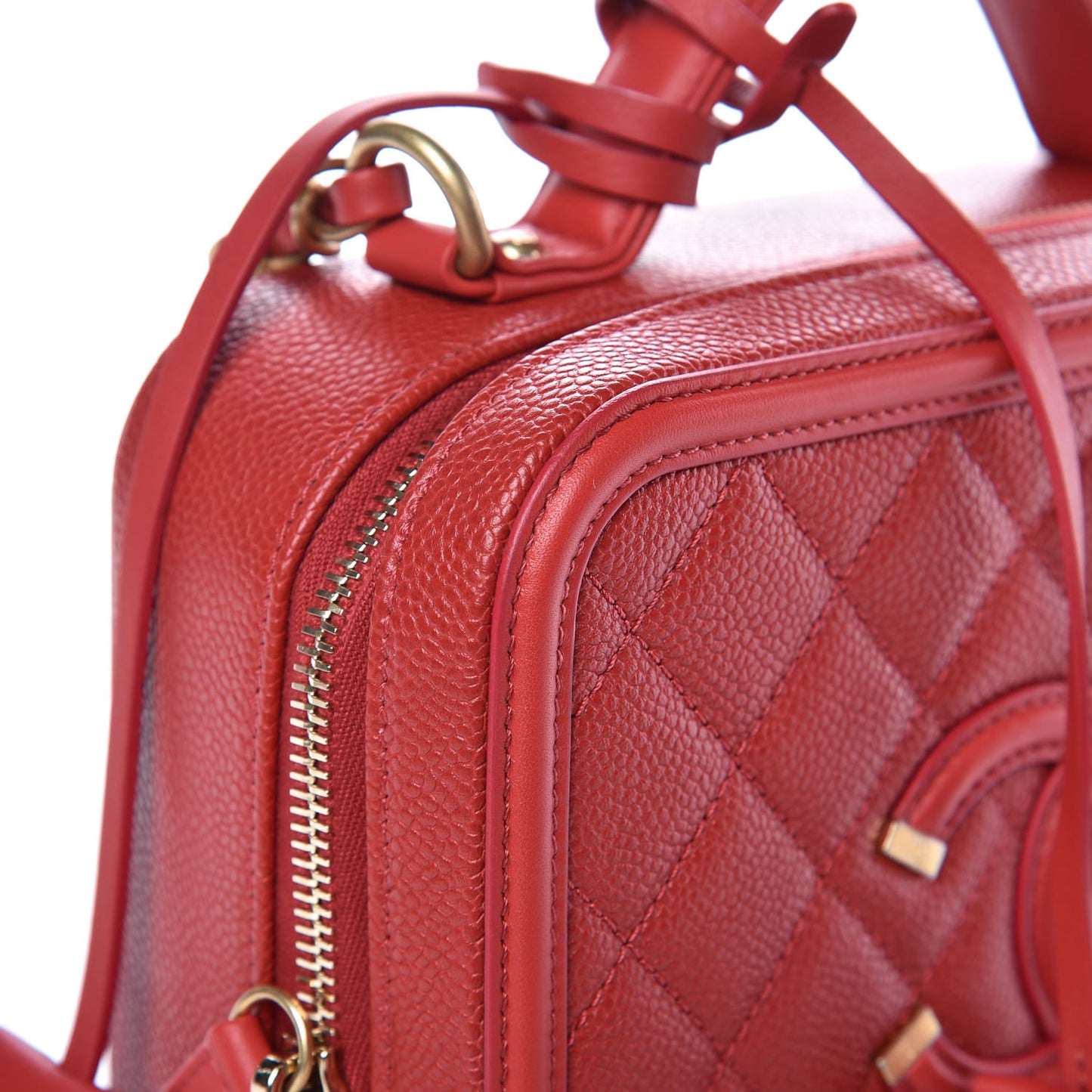 Caviar Quilted Medium CC Filigree Vanity Case Red