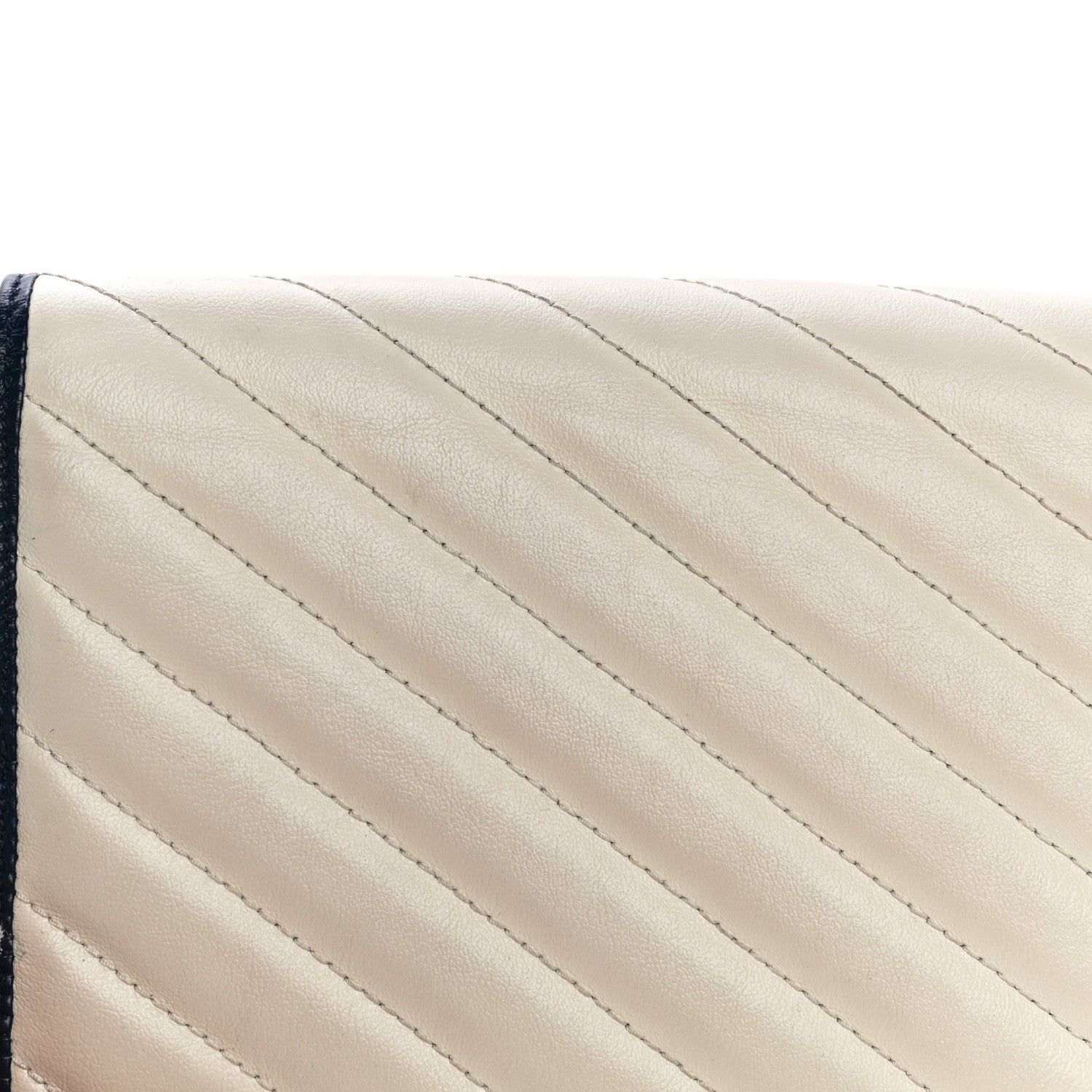 Gucci Vintage Effect Calfskin Matelasse Diagonal Torchon GG Marmont Chain Wallet Mystic White Blue Agata 18 of 21