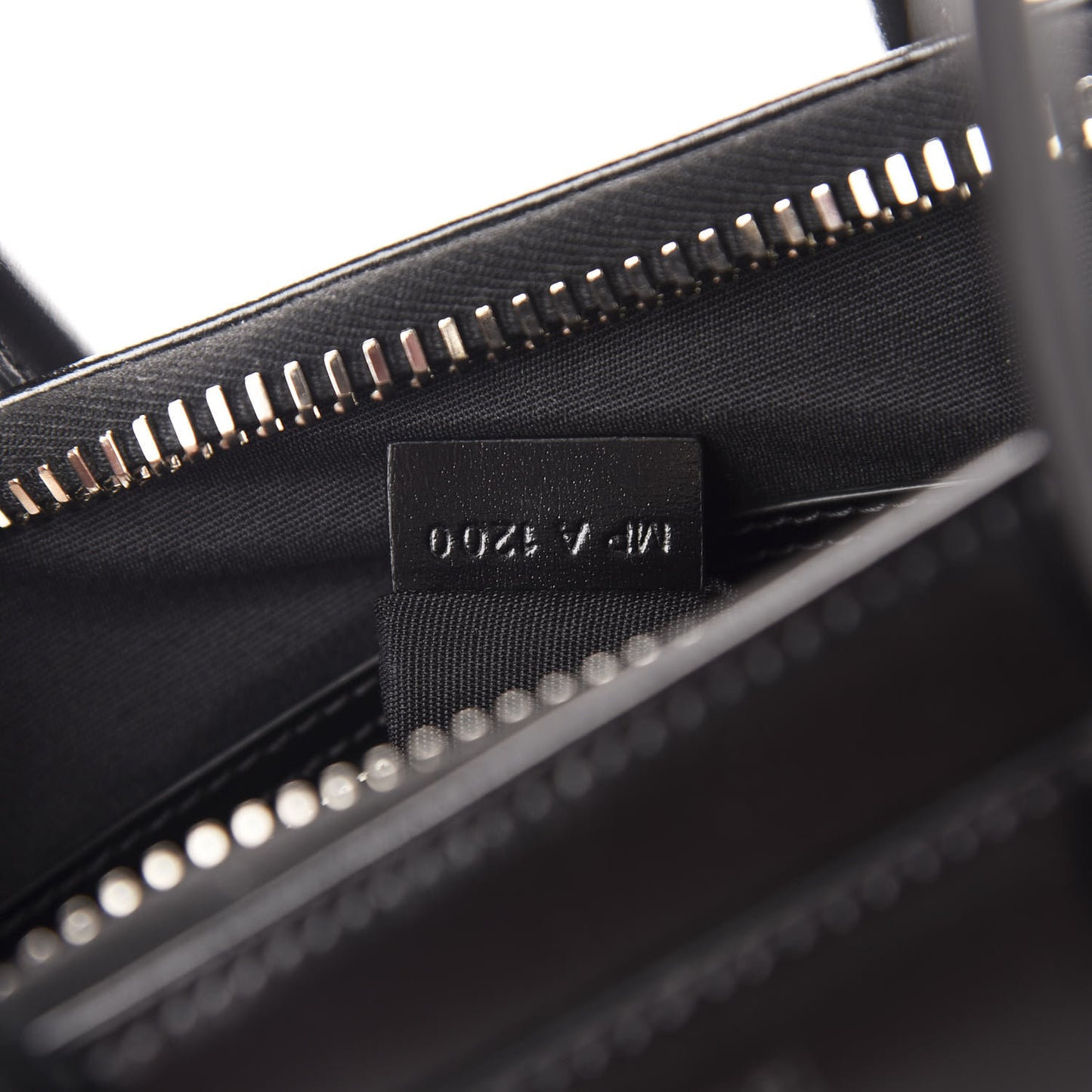Box Calfskin Mini Lock Antigona Black