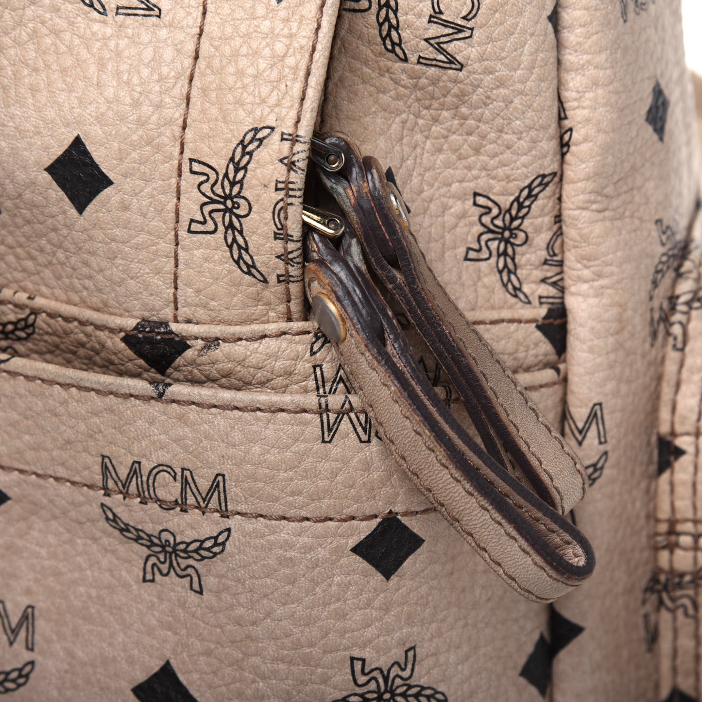 Visetos Medium Sprinkle Stud Stark Backpack Beige