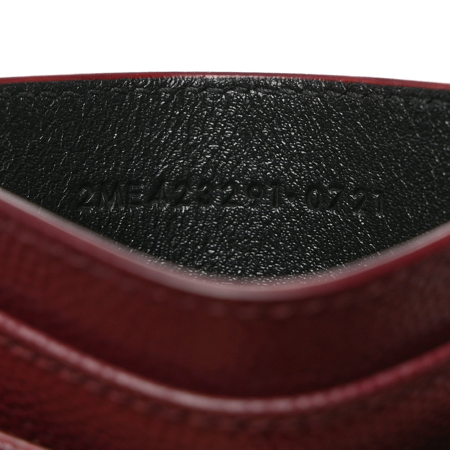 Grain De Poudre Matelasse Chevron Cassandre Credit Card Case Bordeaux