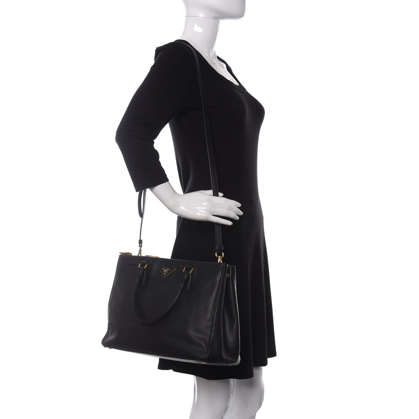 Saffiano Medium Galleria Double Zip Tote Black