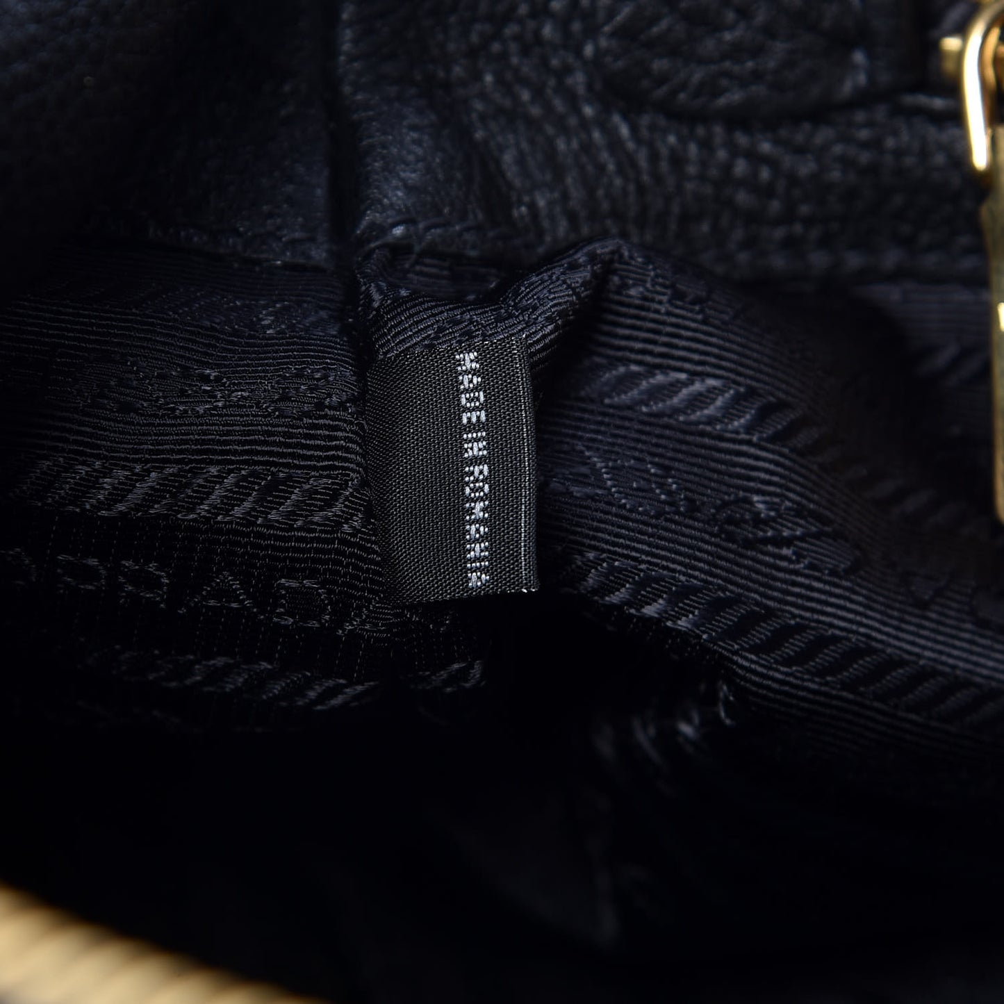 Vitello Daino Crossbody Bag Black