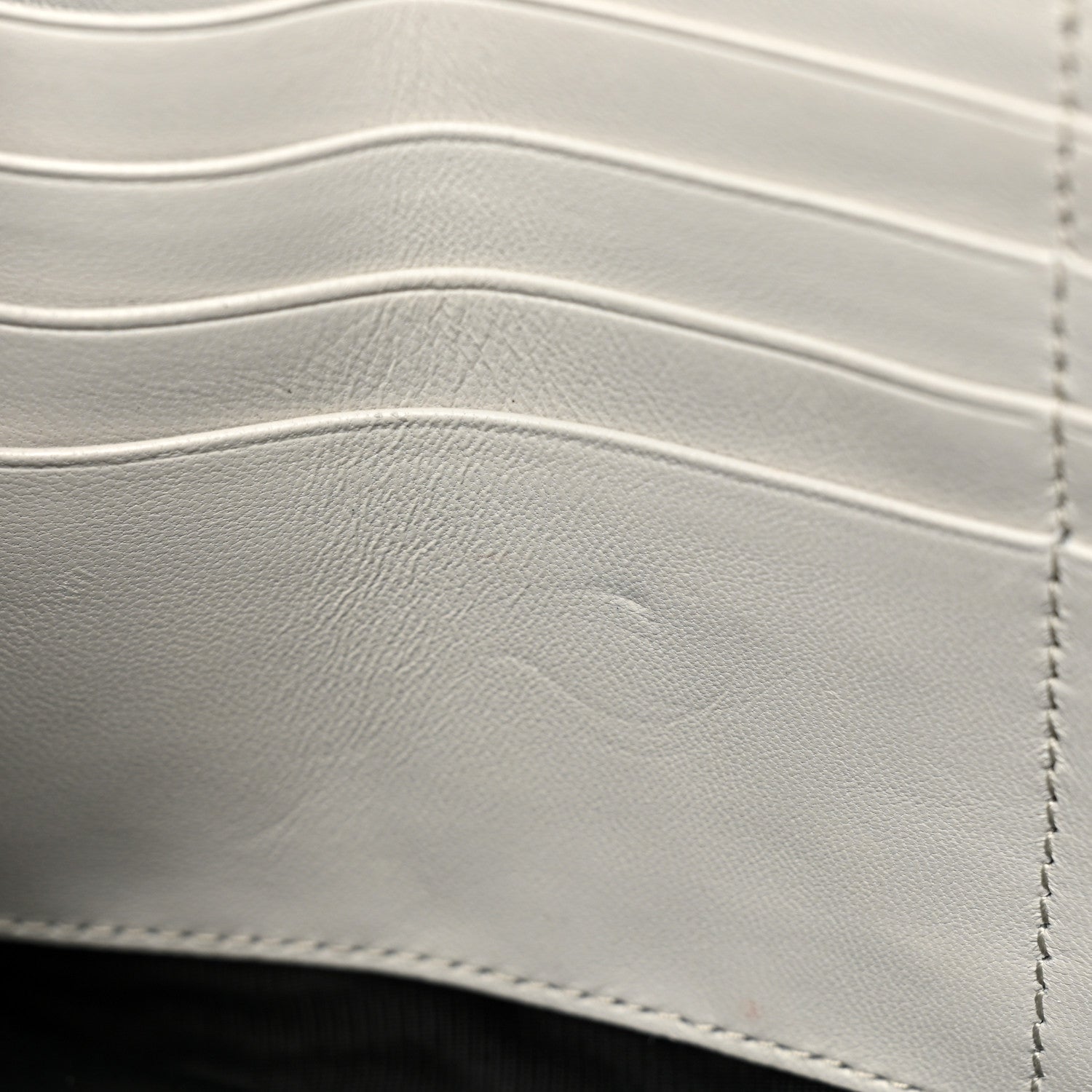 Saint Laurent Calfskin Crocodile Embossed Monogram Chain Wallet Blanc Vintage 10 of 16