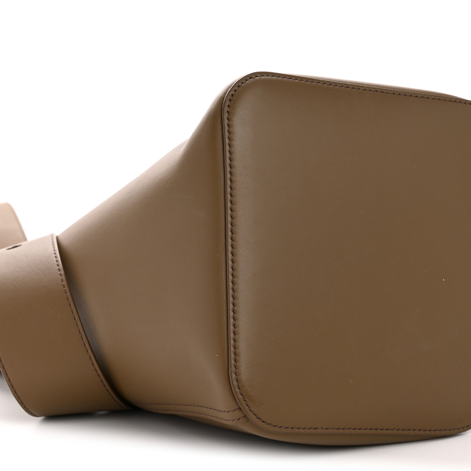 Loewe Smooth Calfskin Medium Pebble Bucket Bag Oak 9 of 11