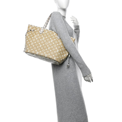 Louis Vuitton Monogram Giant Neverfull MM Kaki 2 of 14