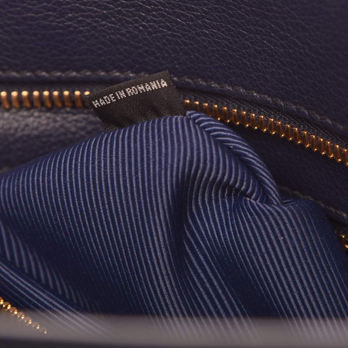 Vitello Daino Shoulder Bag Baltico