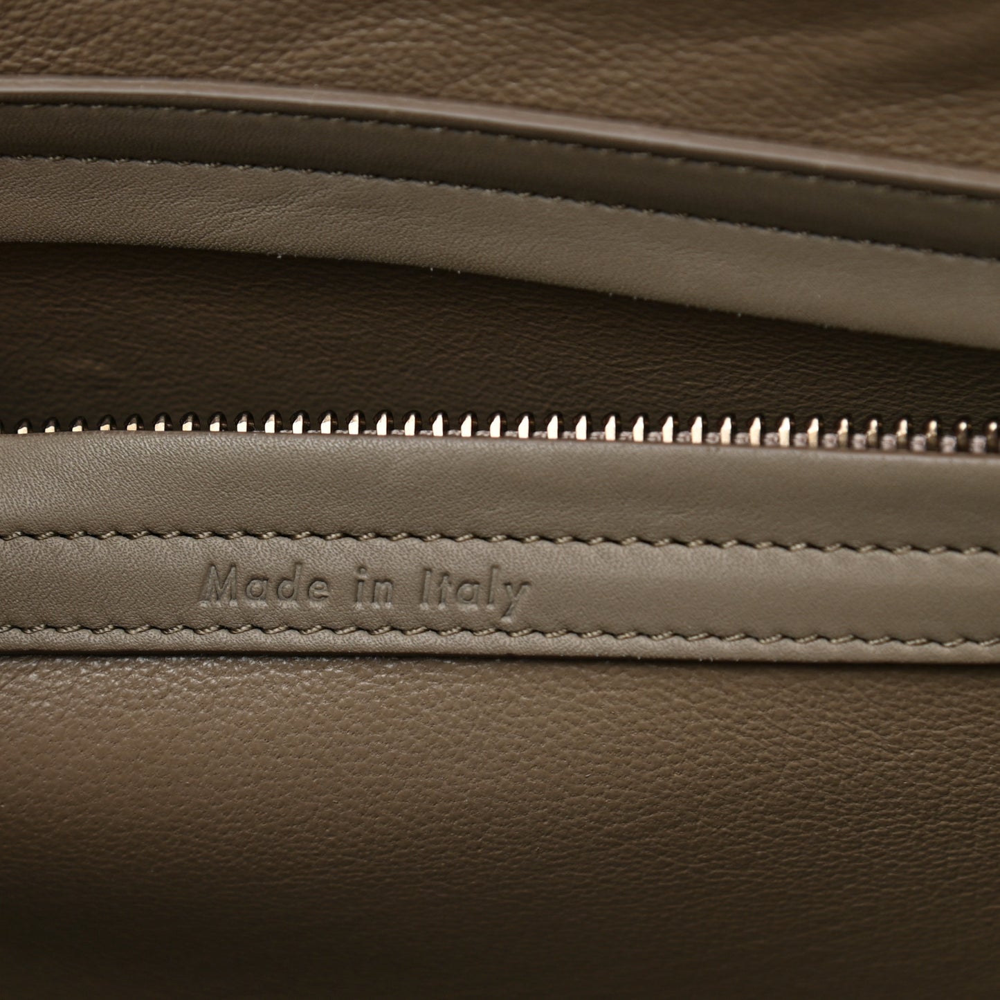 Crocodile Embossed Nubuck Medium Phantom Luggage Beige