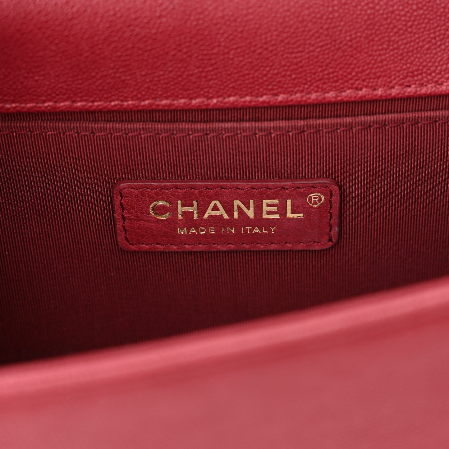 Caviar Quilted Medium Boy Flap Red