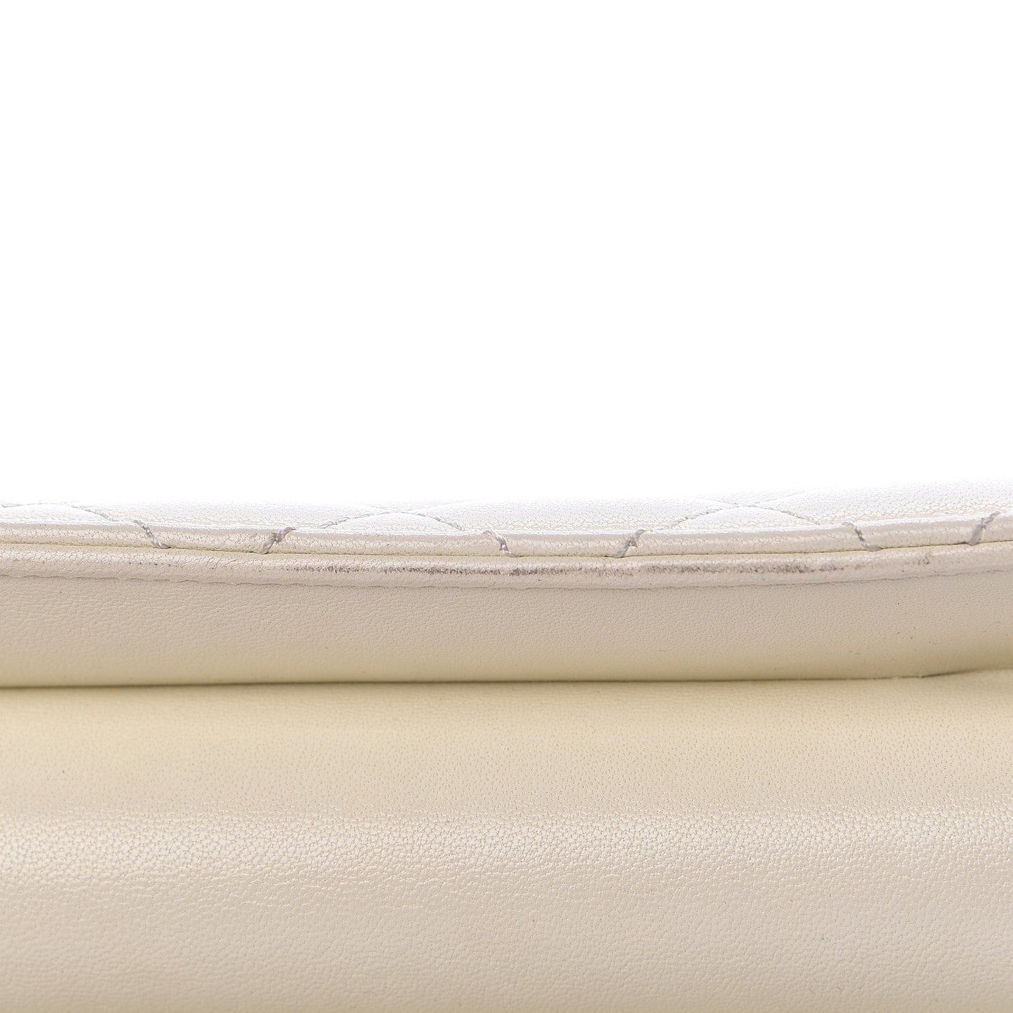 Sheepskin Quilted Beauty Lock Flap White