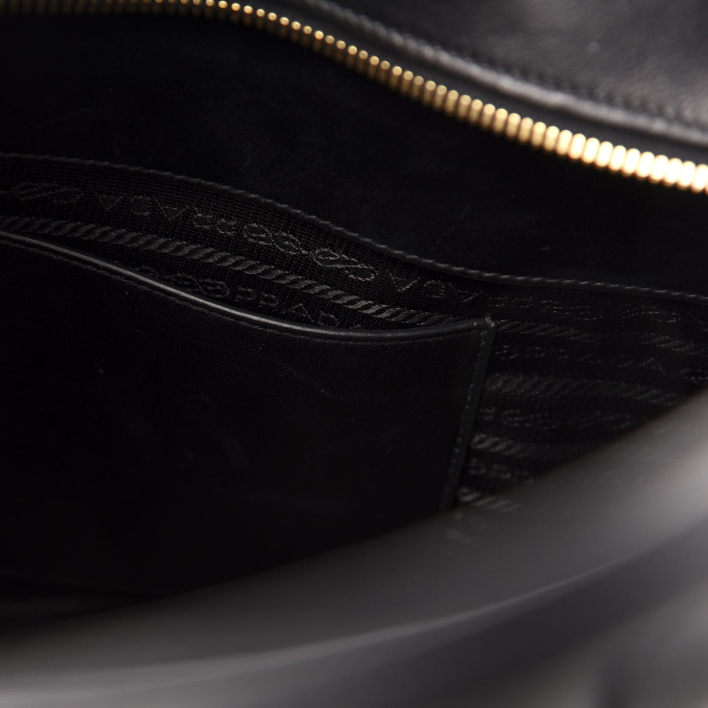 Saffiano City Calf Medium Esplanade Tote Biliardo Black