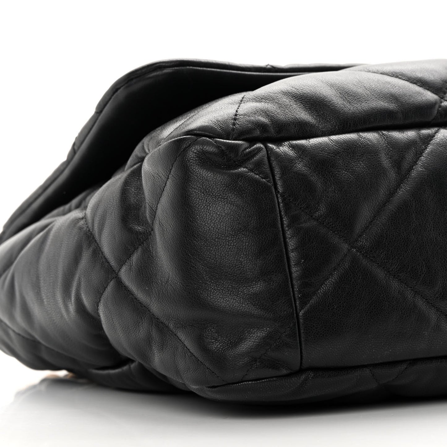 Lambskin Quilted Maxi Chanel 19 Flap Black