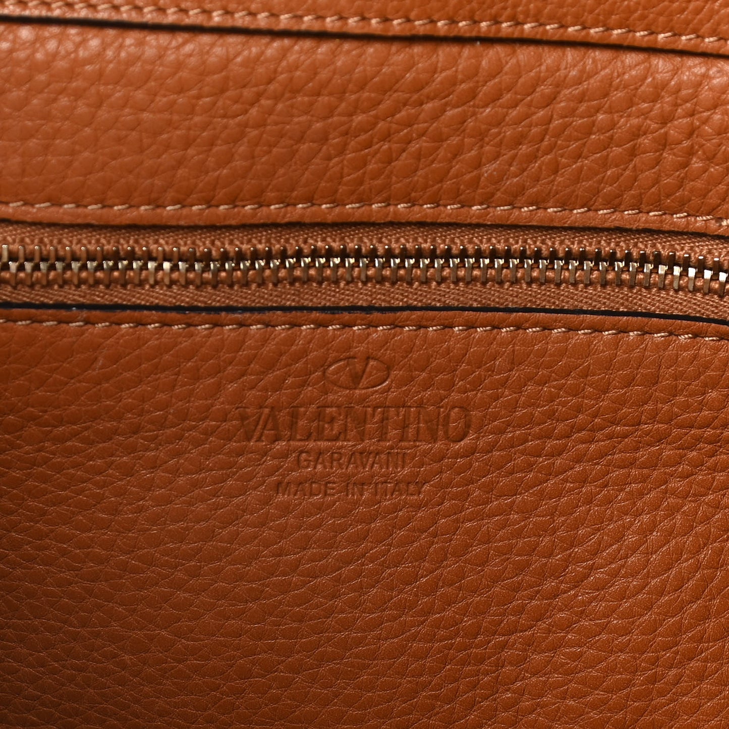 Pebbled Calfskin Small Rockstud Flip-Lock Messenger Bag Light Cuir
