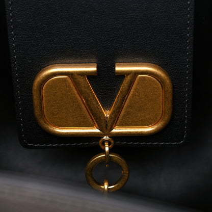 Valentino Garavani Grainy Calfskin Medium VLogo Escape Shopper Black 5 of 8