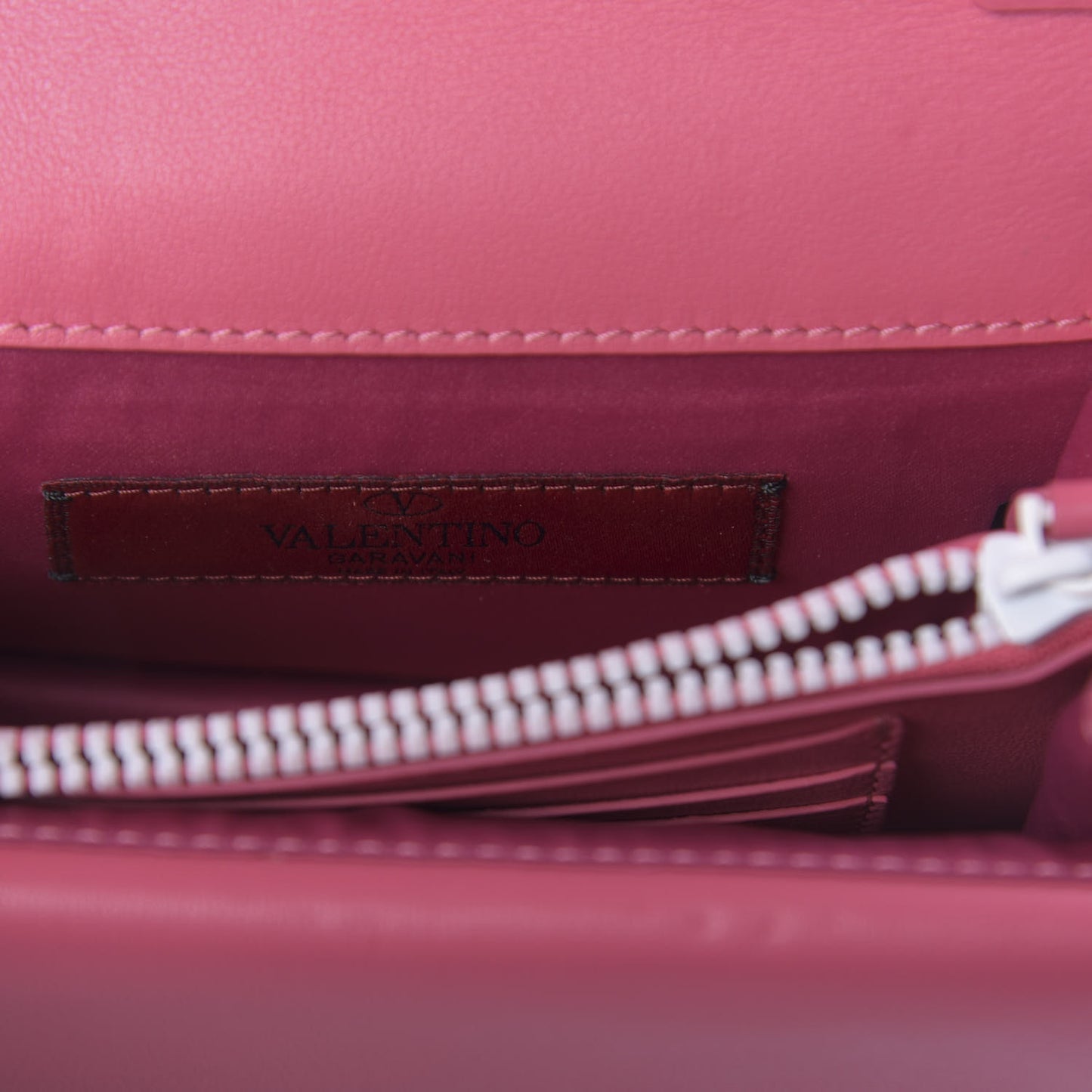 Vitello Colorblock Free Rockstud Wallet on Chain Shadow Pink Optic White