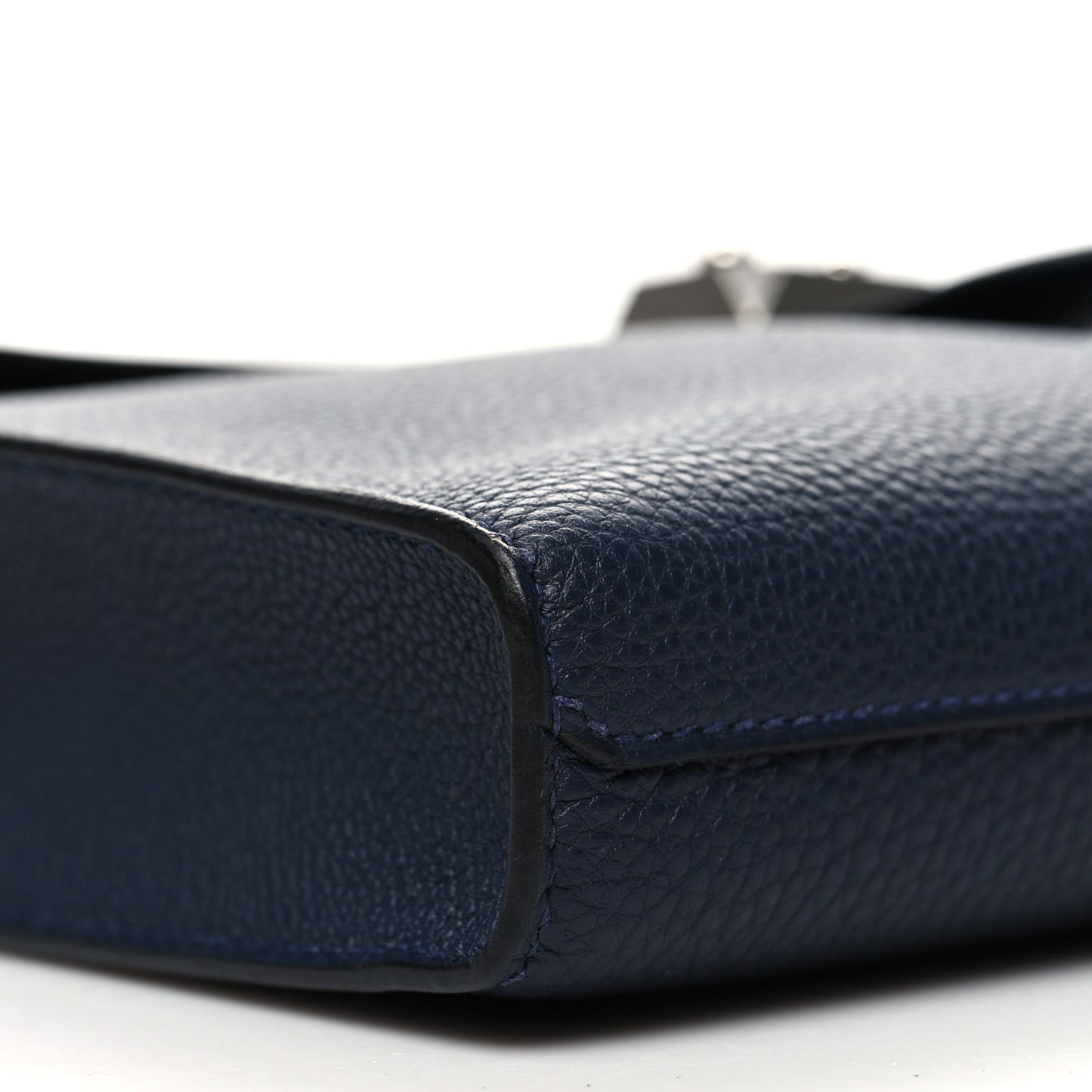 Togo Sac A Depeches 29 Messenger Bag Bleu Nuit